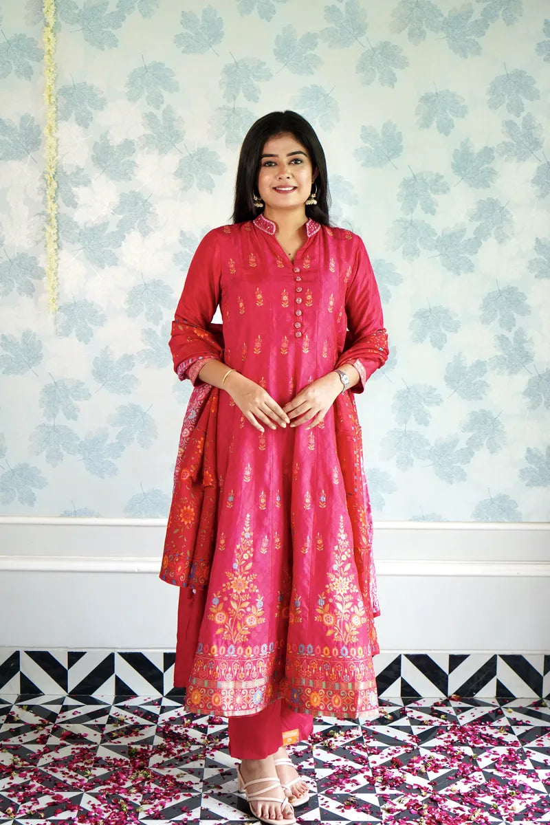 RED ROYALTY – FESTIVE BANARASI ANARKALI ENSEMBLE