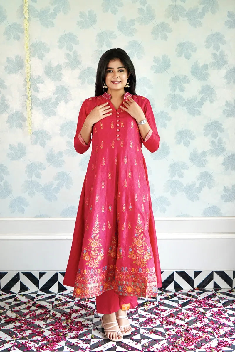 RED ROYALTY – FESTIVE BANARASI ANARKALI ENSEMBLE