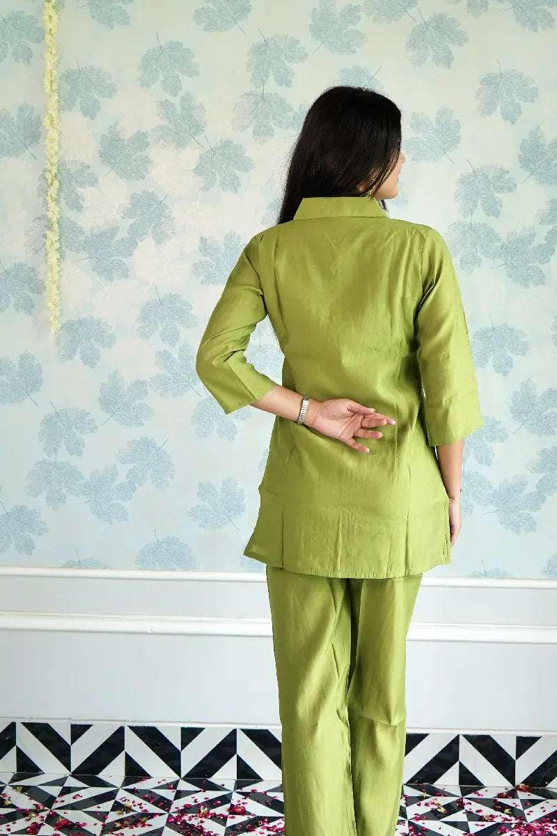 OLIVE GREEN KURTA SET WITH EMBROIDERED WOMAN FACE ART & STATEMENT JEWELRY DETAILING