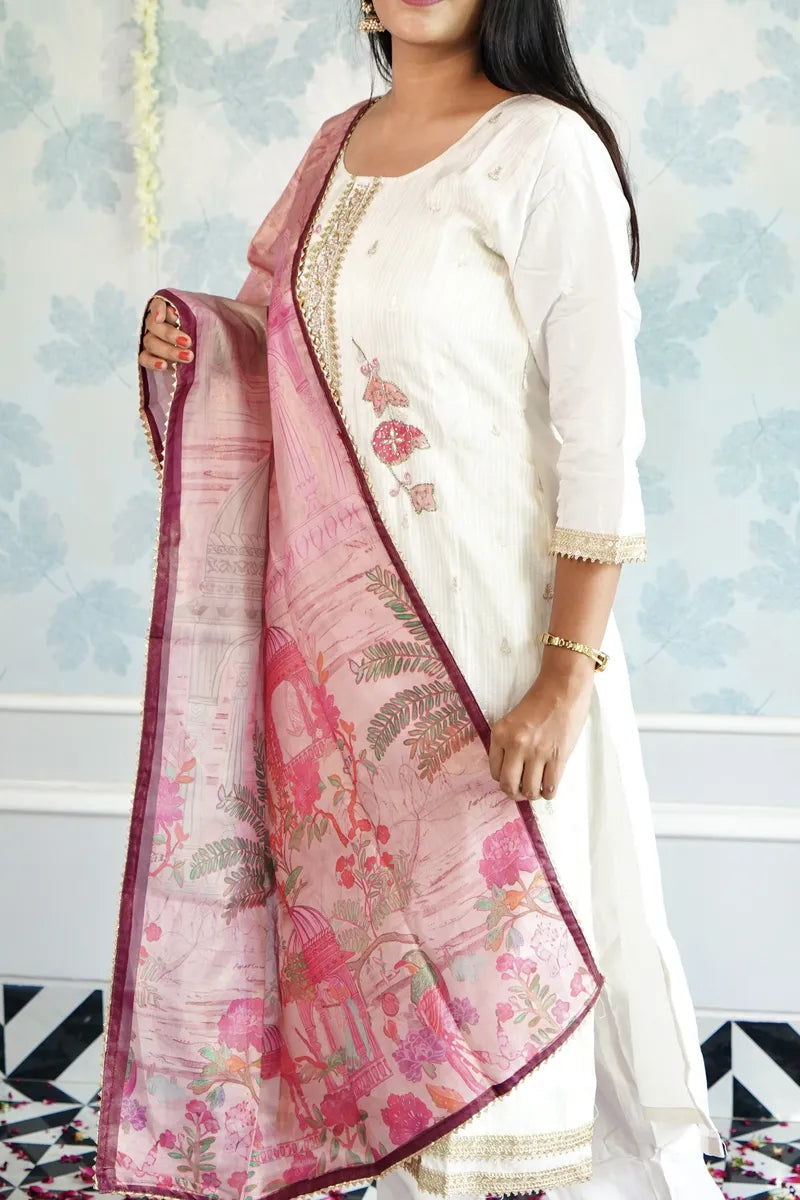 IVORY BLOOM WITH PINK ROYAL CHARM