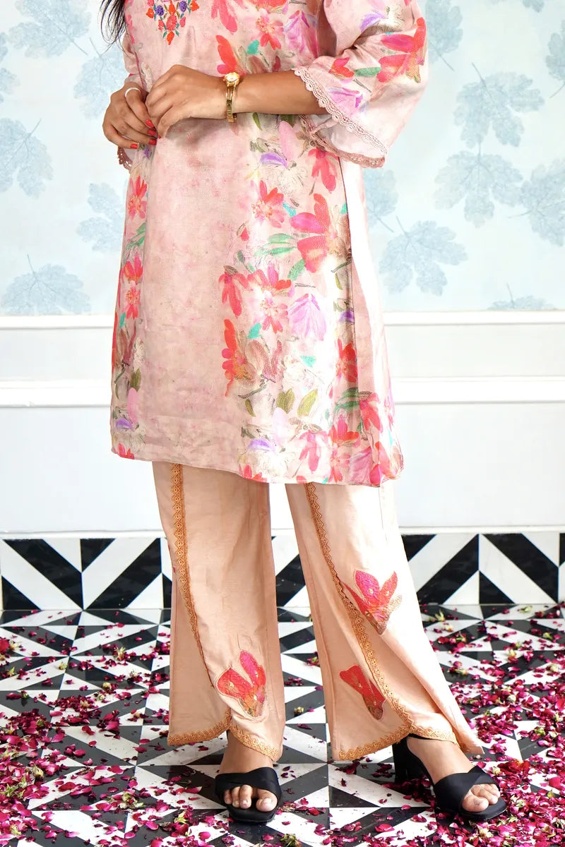 BLUSH PINK FLORAL PRINTED KURTA SET WITH EMBELLISHED NECK AND EMBROIDERED PANTS