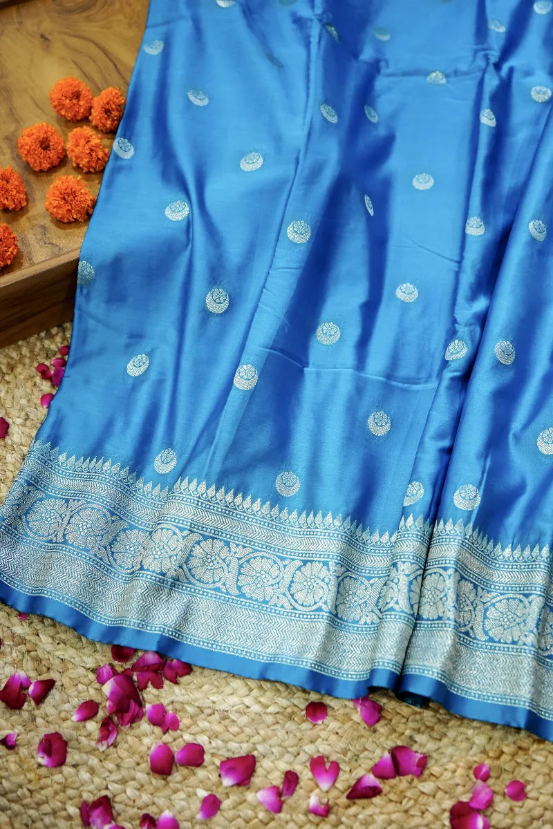 Saree Store in Varanasi with Modern Touch – Lakmi Saree Ghar Experience