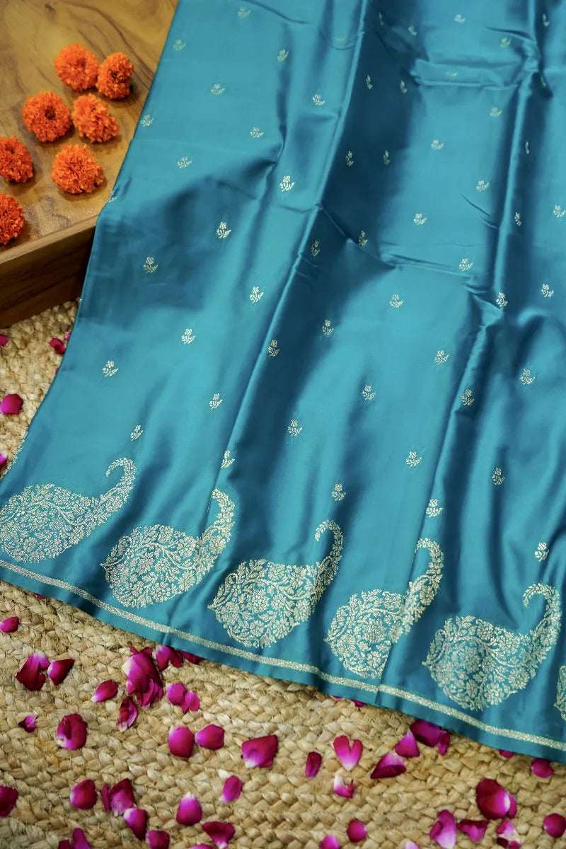 Lakmi Saree Ghar – Where Varanasi Buys Banarasi Elegance