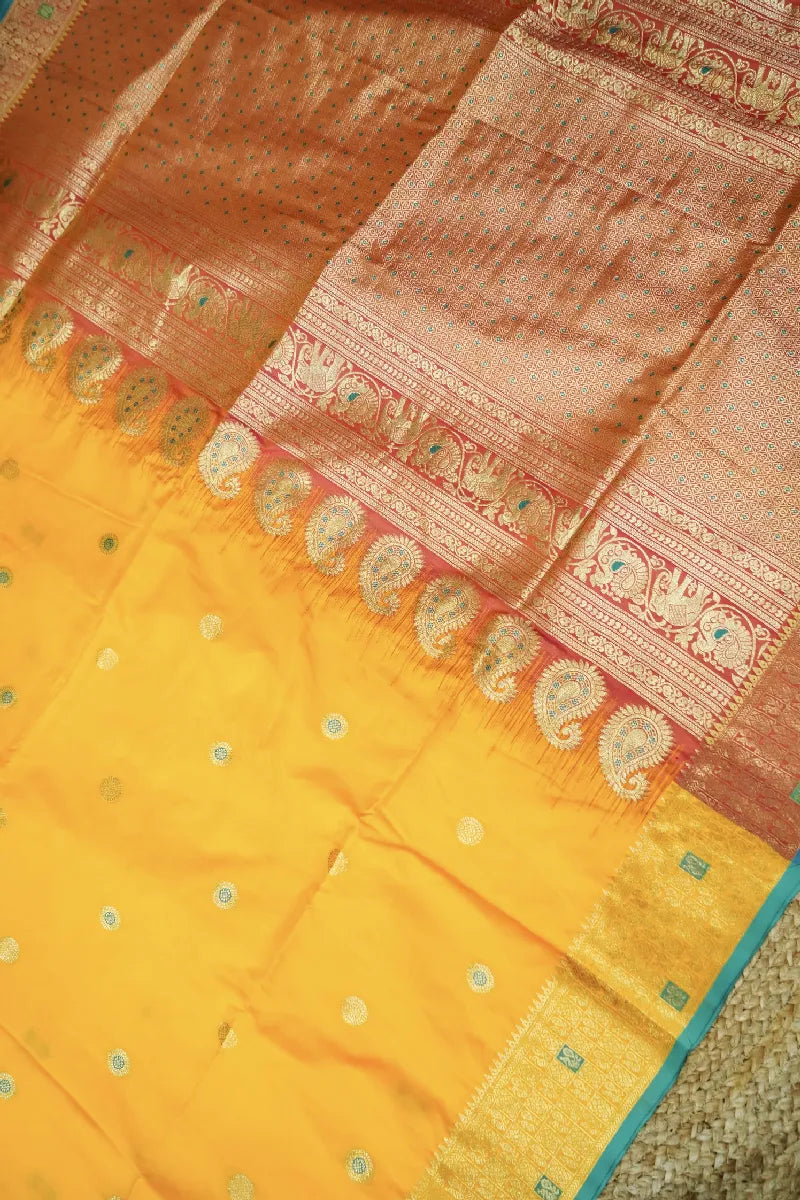 Saree Store in Varanasi for Silk Connoisseurs – Lakmi Saree Ghar