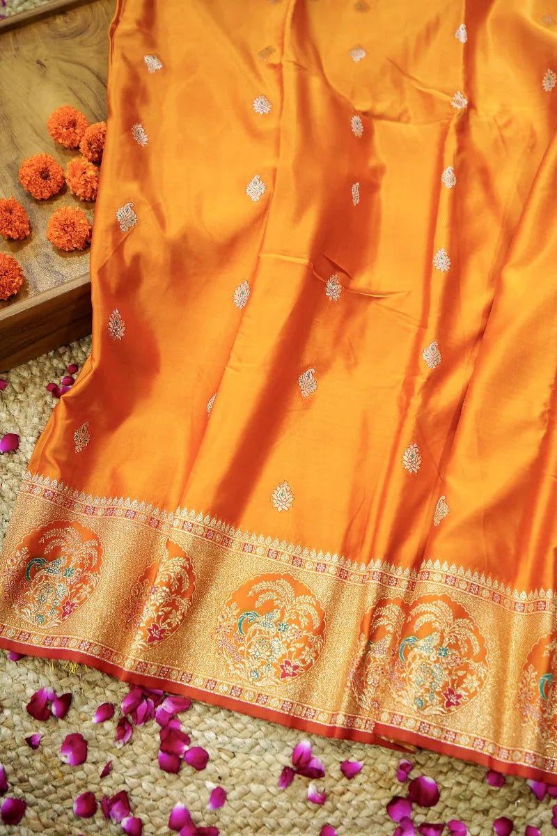 Luxury Saree Store in Varanasi – Lakmi Saree Ghar Handloom Editions