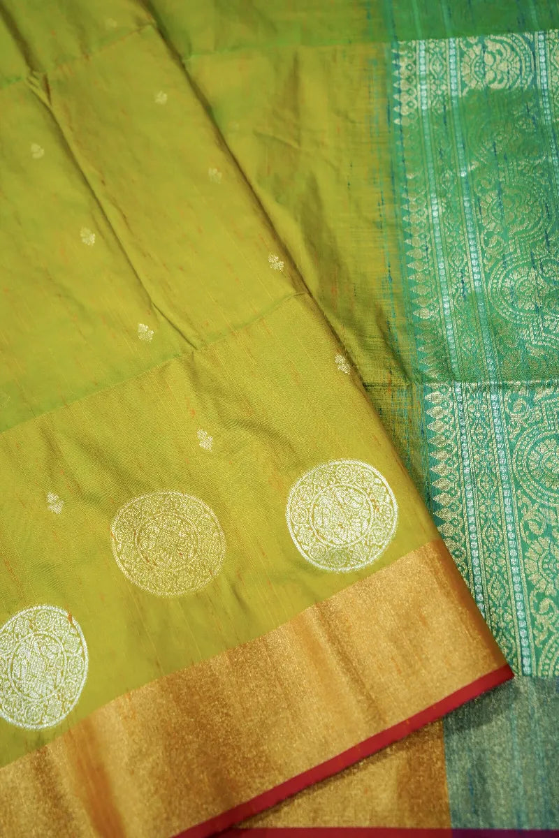 Lakmi Saree Ghar – Varanasi Saree Store Delivering Royal Handloom Touch