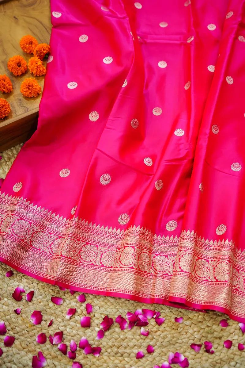 Saree Store in Varanasi Offering Exclusive Handloom Collections – Lakmi Saree Ghar