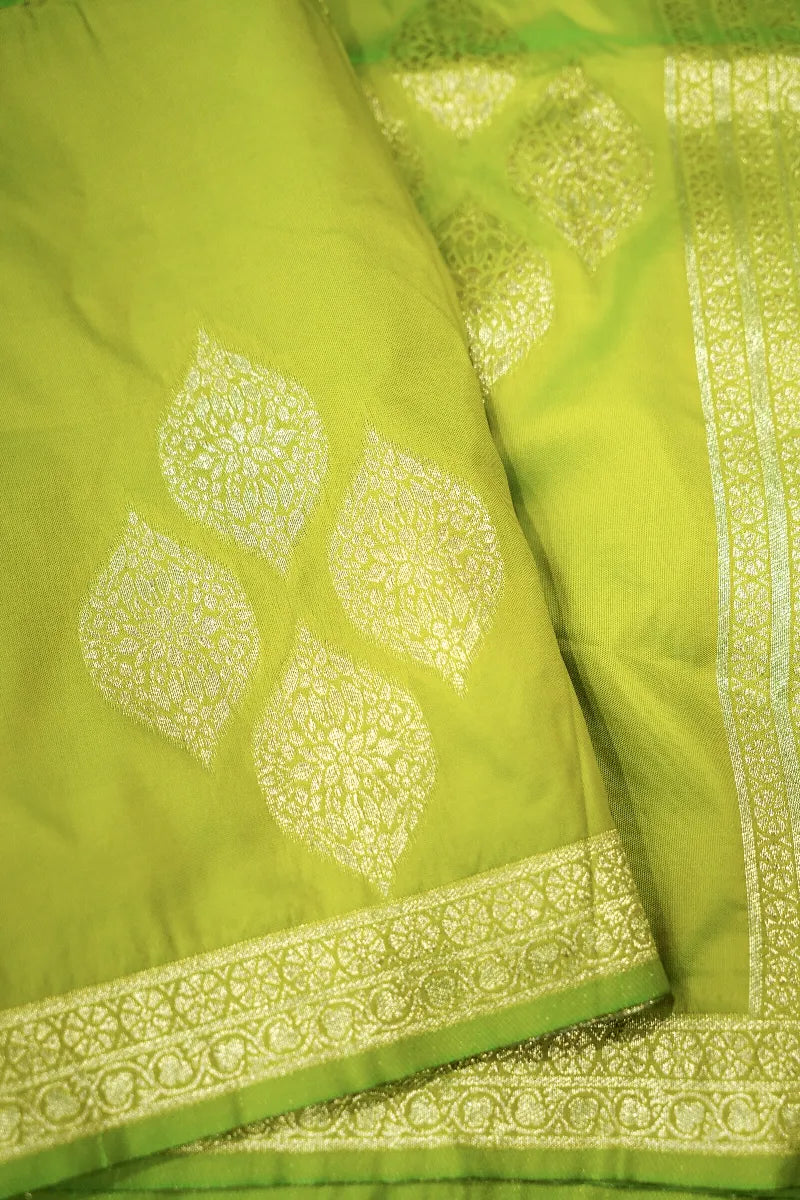 Saree Store in Varanasi Combining Elegance & Tradition – Lakmi Saree Ghar