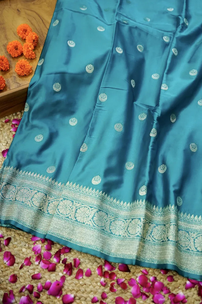 Lakmi Saree Ghar – Your Saree Store in Varanasi for Authentic Silks