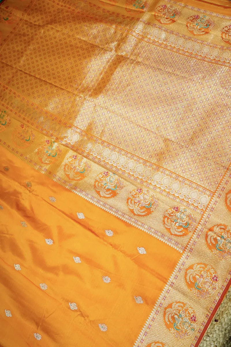 Lakmi Saree Ghar – Your Authentic Saree Store in Varanasi for Handlooms