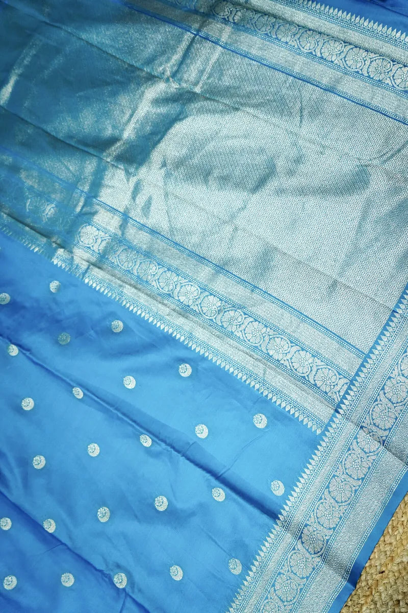 Lakmi Saree Ghar – Saree Store in Varanasi Celebrating Banarasi Art