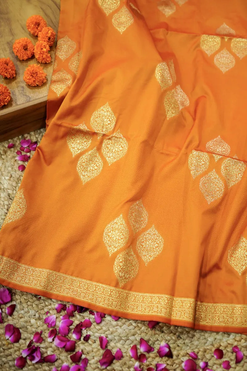 Saree Store in Varanasi for Statement Banarasi Sarees – Lakmi Saree Ghar
