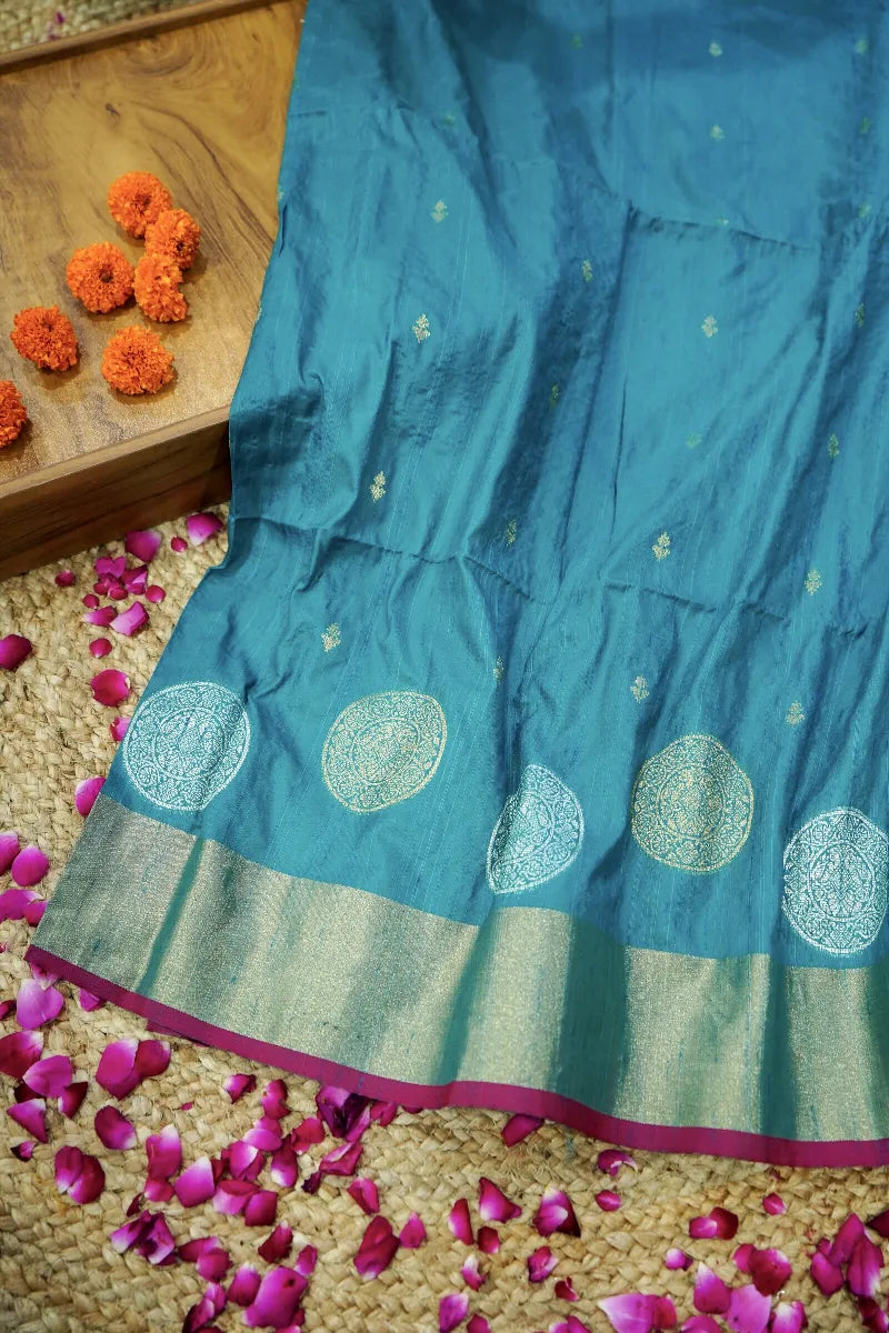 Lakmi Saree Ghar – Heritage Saree Store in Varanasi with Legacy