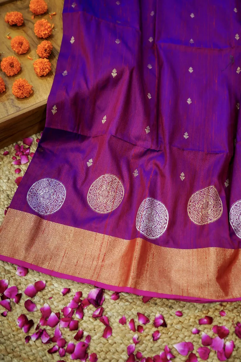 Saree Store in Varanasi for Exclusive Handwoven Collections – Lakmi Saree Ghar