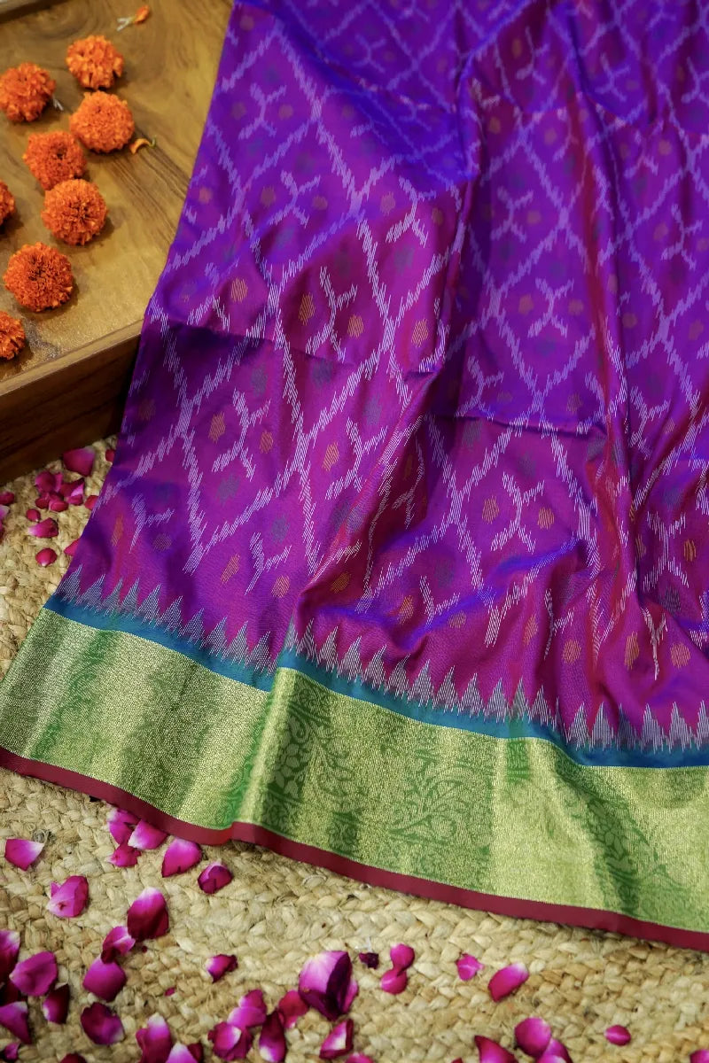 Saree Store in Varanasi That Speaks Banarasi Culture – Lakmi Saree Ghar