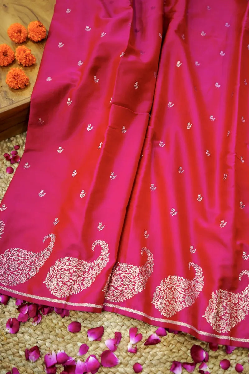 Saree Store in Varanasi for Traditional & Trendy Collections – Lakmi Saree Ghar