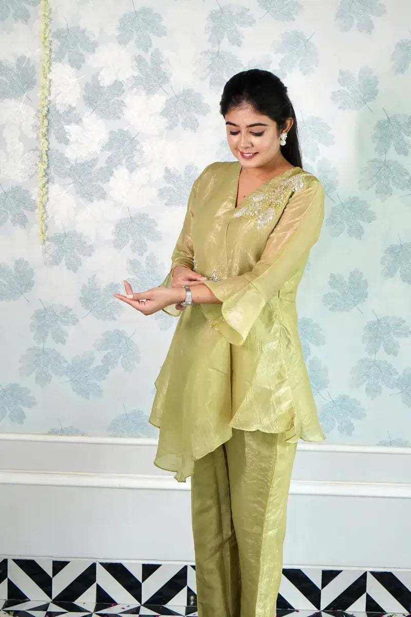 Handwoven Banarasi Silk Sarees - Best Saree Store in Varanasi