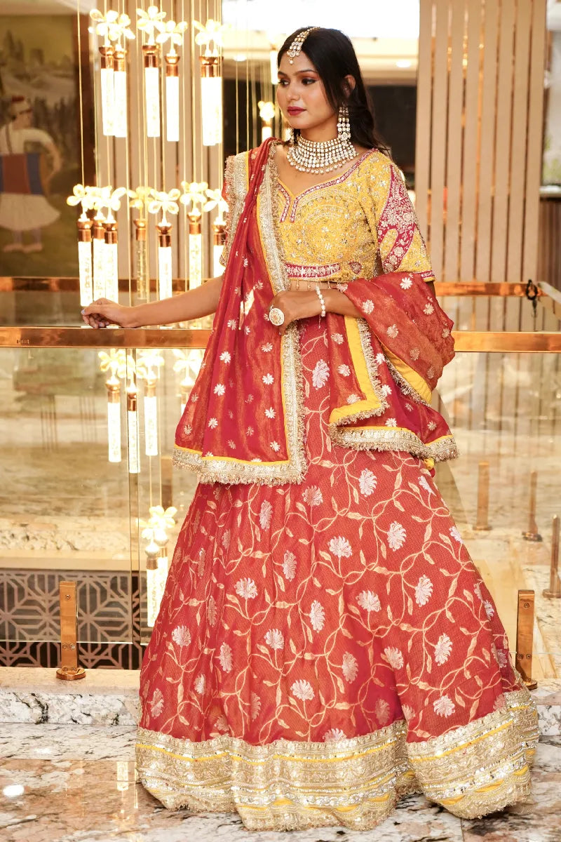 Laxmi_Sarees_Varanasi_002156805