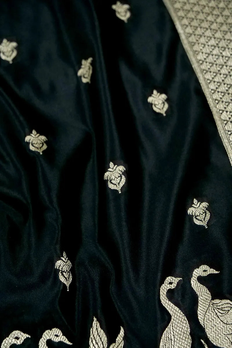 Laxmi Saree Ghar – The Best Saree Store in Varanasi